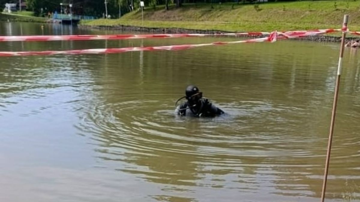 Мужчина пытался перейти реку, но его унесло течением