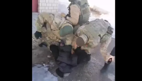 В Алтайском крае иностранца задержали за перевод денег террористам. Видео