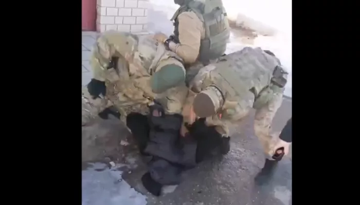 В Алтайском крае иностранца задержали за перевод денег террористам. Видео