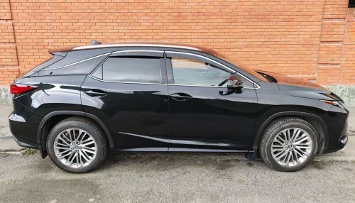 Люксовый Lexus с непрокуренным салоном продают в Горно-Алтайске. Фото