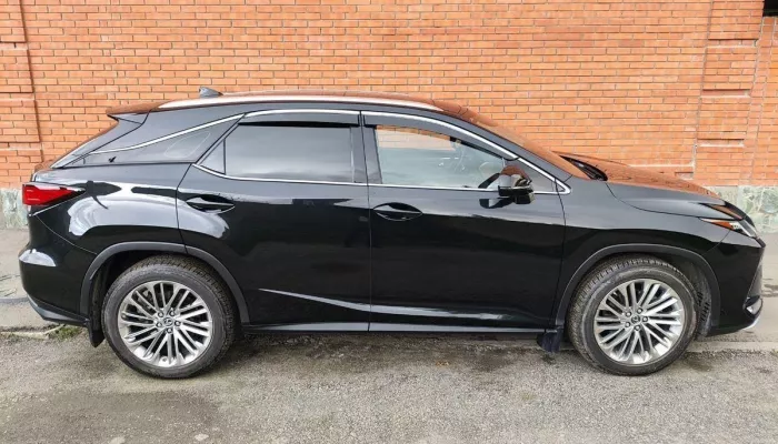 Люксовый Lexus с непрокуренным салоном продают в Горно-Алтайске. Фото