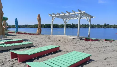 Загорать можно, купаться – нельзя: в Барнауле открыли известный в городе пляж. Фото