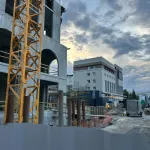 Бетон и металл: как продолжает расти новое здание ЦУМа в центре Барнаула. Фото