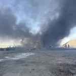В районе барнаульского аэропорта горит склад на площади 200 квадратов