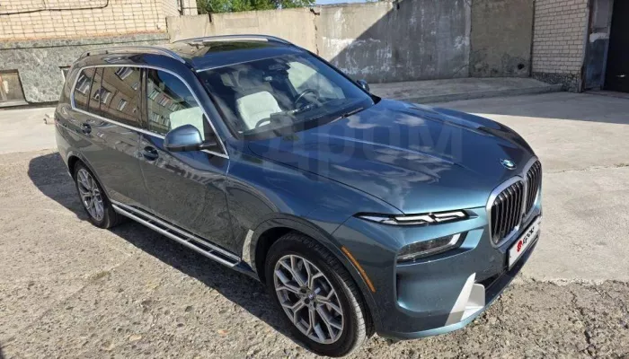 Семиместный BMW, привезенный из США, продают в Бийске за 12 млн рублей. Фото