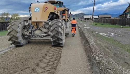 Около 12 километров дороги Солонешное – Усть-Кан обновляют в Республике Алтай