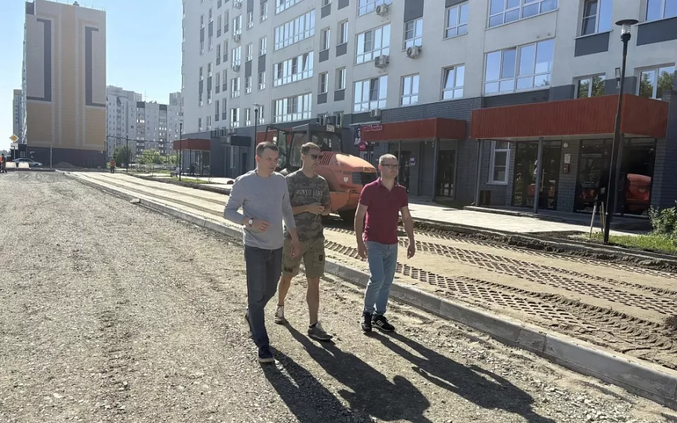 Вице-мэр Барнаула с проверкой объехал дорожные ремонты