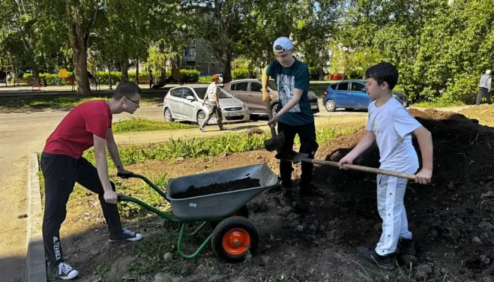 Более 2 тысяч барнаульских школьников будут работать в летний период