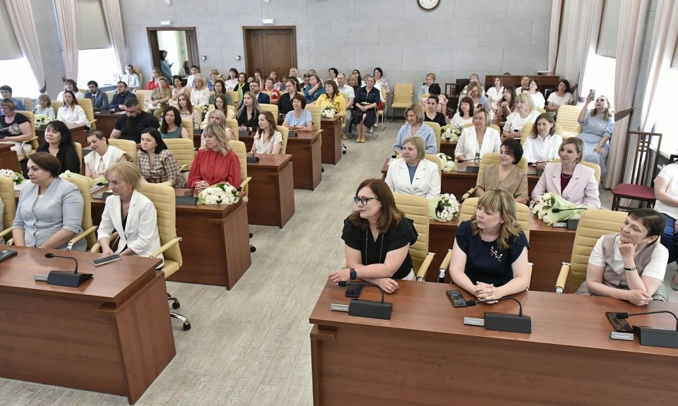 Вручение наград ко дню соцработника в Барнауле
