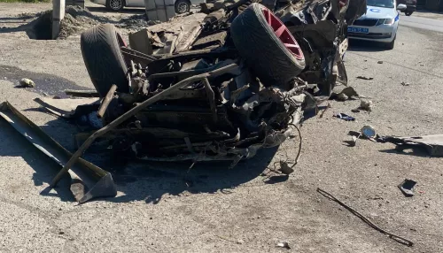 Nissan слетел с дороги и перевернулся в Республике Алтай: двое пострадали