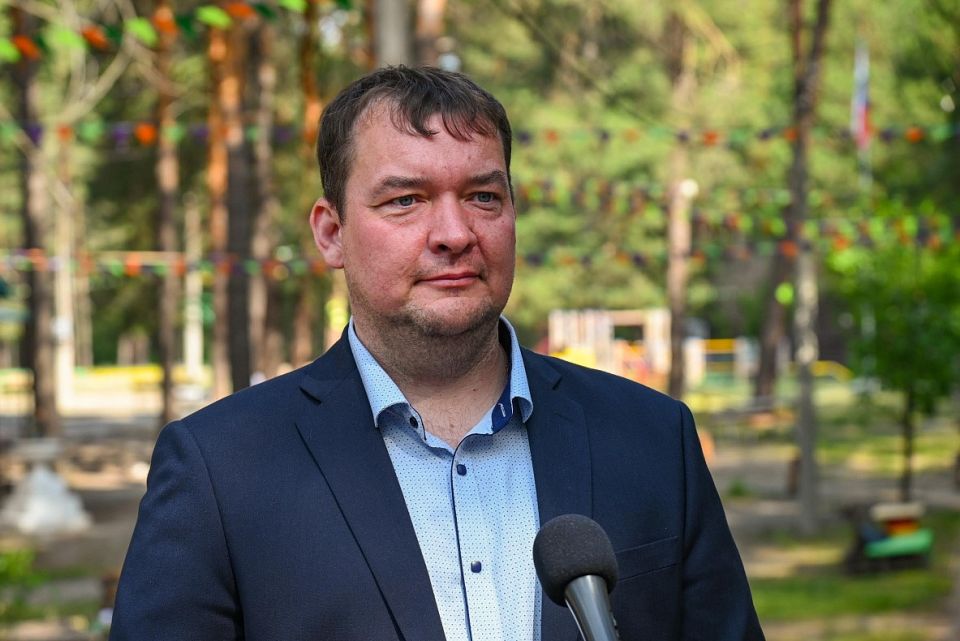 руководитель городского Центра отдыха и оздоровления "Каникулы" Денис Краснов
