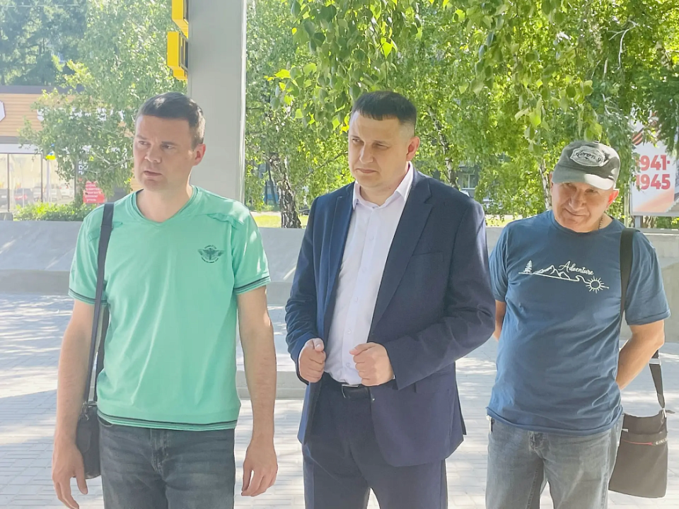 В Барнауле продолжается ремонт памятного знака на Аллее Победы
