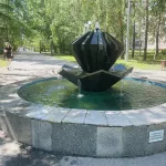 В Барнауле продолжается ремонт мемориального комплекса на улице Георгия Исакова