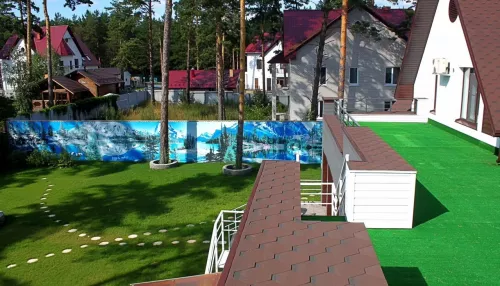 Особняк с большим бассейном и SPA-зоной продают в Барнауле за 120 млн рублей. Фото
