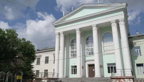 Бывший Дом пионеров в Барнауле хотят отремонтировать за 21 млн рублей