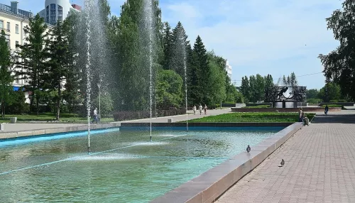 В Барнауле началась плановая очистка городских фонтанов