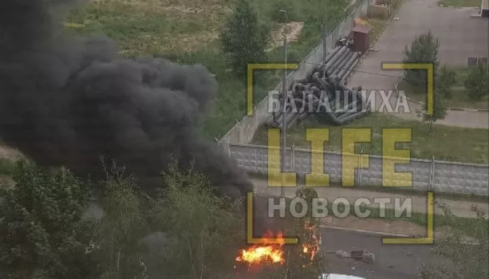 Автомобиль взорвался сразу после начала движения, водитель погиб. Фото