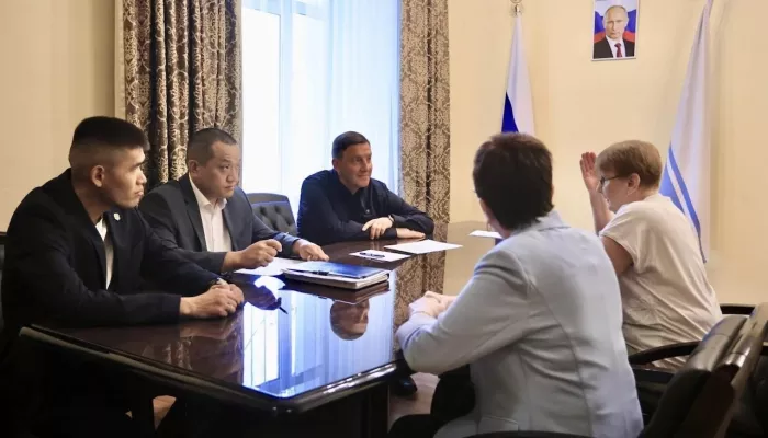 Глава Республики Алтай лично обсудил с жителями проблемы и пути их решения
