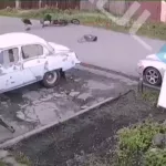Девочка получила серьезные травмы после столкновения с юным мотогонщиком в Барнауле