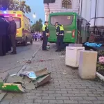 В Екатеринбурге автобус снес пешеходов на тротуаре, четверо погибли: фото и видео