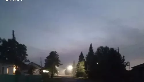 Жители алтайского села жалуются на горящую третий день свалку и едкий дым