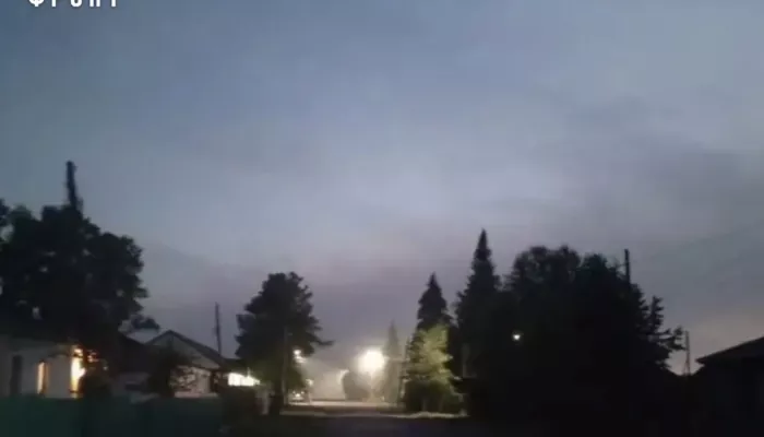 Жители алтайского села жалуются на горящую третий день свалку и едкий дым