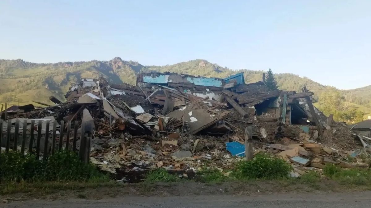 Снос аварийного дома в селе Шебалино