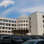 Новые краски: как идет стройка самой большой школы Барнаула на улице Попова. Фото