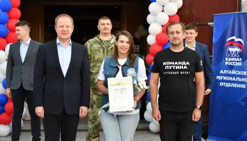 Из Алтайского края отправили в зону СВО еще 14 фур с гуманитарной помощью