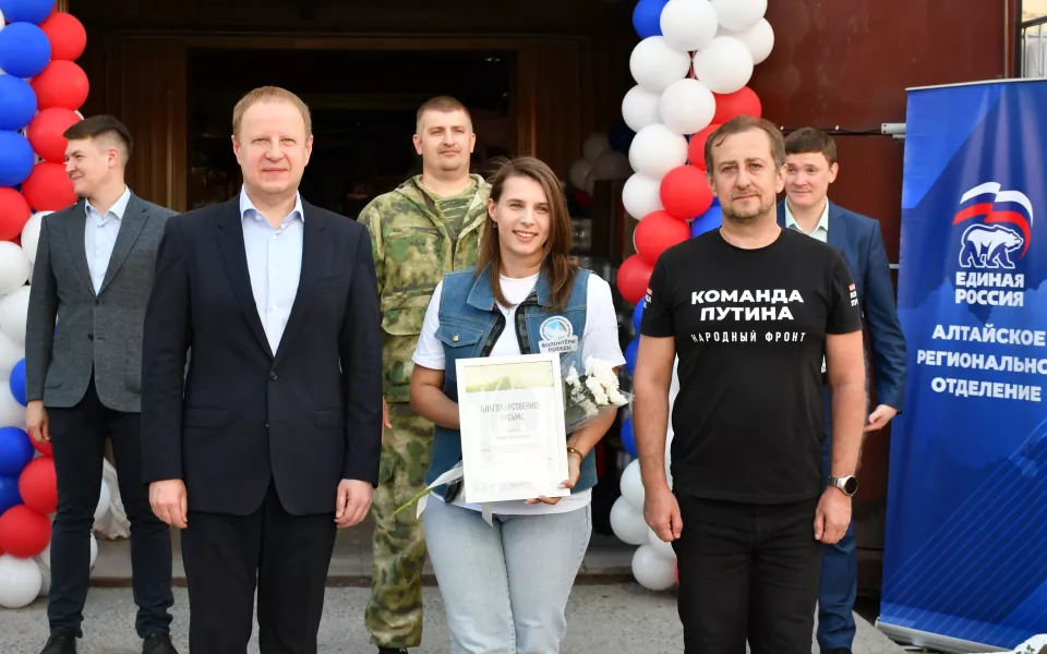 Из Алтайского края отправили в зону СВО еще 14 фур с гуманитарной помощью