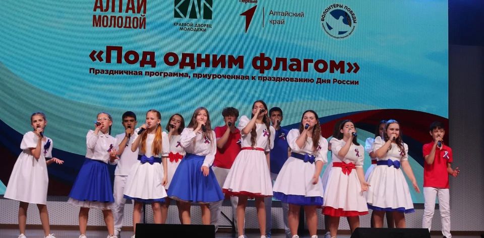Торжественное вручение паспортов юным барнаульцам