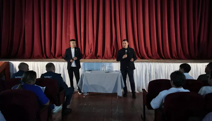 Ремонт дорог и заброшенные участки: Андрей Турчак провел встречу в Турочакском районе