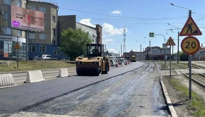 Дорожники начали ремонт на проспекте Строителей в Барнауле: фото