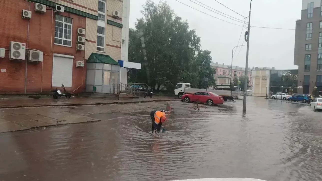 Дождем подтопило несколько участков улиц в Барнауле