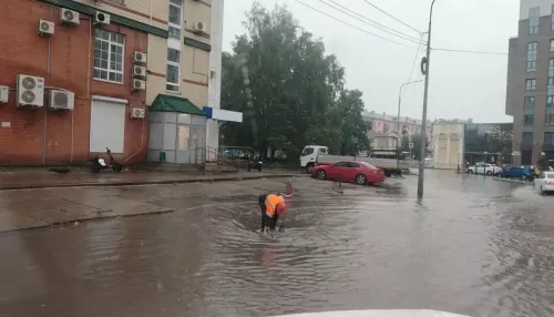 Дождем подтопило несколько участков улиц в Барнауле