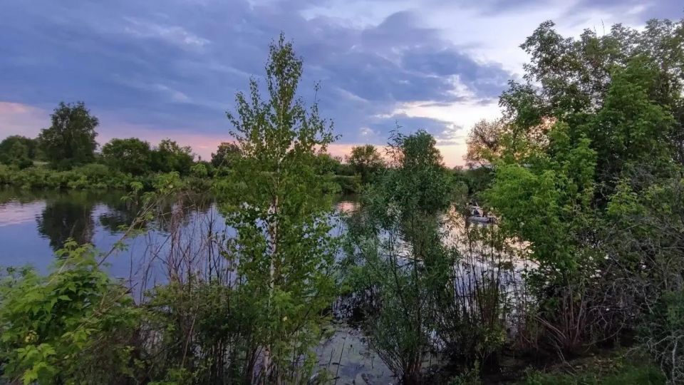 На озере Линево в Кытмановском районе перевернулась моторная лодка
