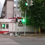 Два зеленых: жительницу Барнаула из-за странного светофора едва не сбила машина
