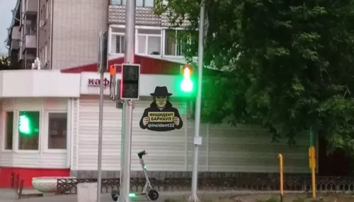 Два зеленых: жительницу Барнаула из-за странного светофора едва не сбила машина