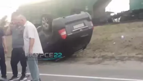Пьяный водитель устроил ДТП с перевертышем на трассе возле Барнаула. Видео