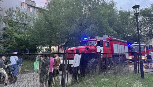 После взрыва газа огонь охватил многоэтажку в Самаре: повреждены десятки квартир