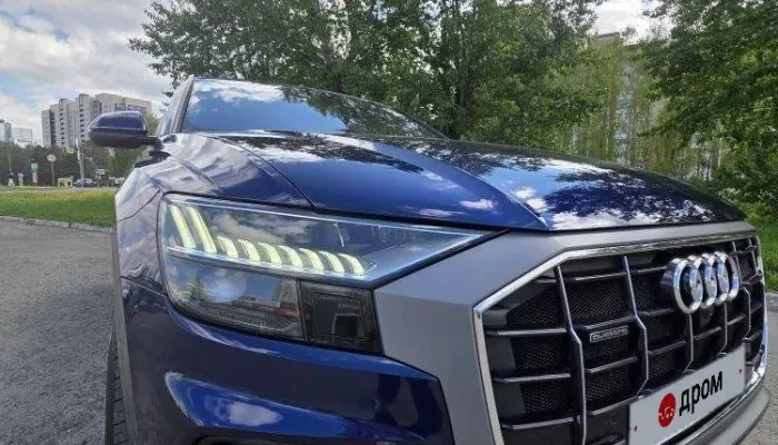 Стильный синий Audi Q8 продают в Барнауле за 8,2 млн рублей. Фото