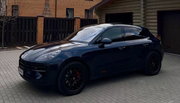 Мощный Porsche со спортивными сиденьями продают в Барнауле за 7,5 млн рублей. Фото