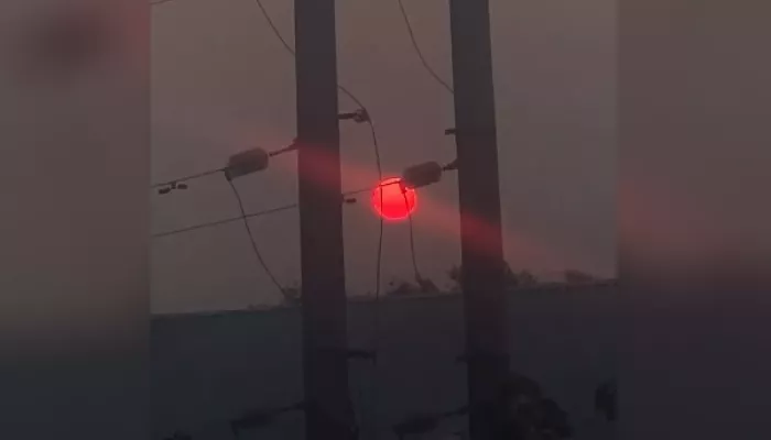 Кровавое солнце: жителей Бийска встревожил багровый закат