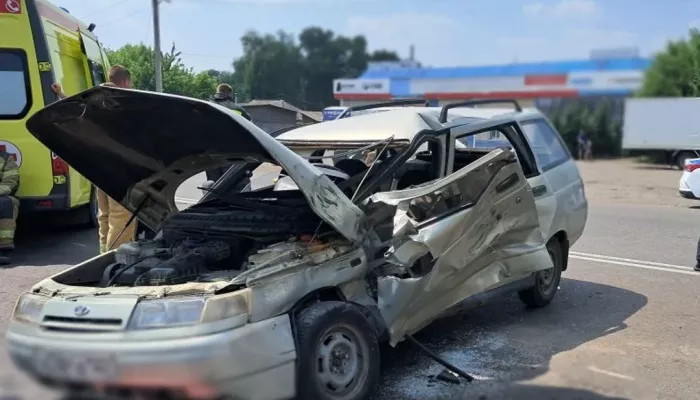 Пожилой водитель погиб в ДТП с грузовиком в Бийске