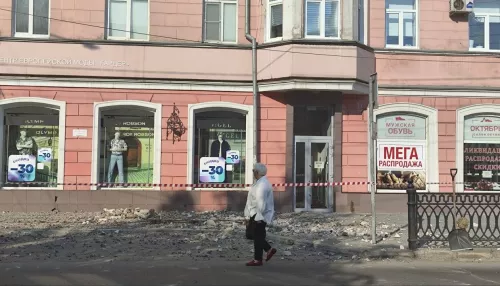 Разрушений не было: власти Барнаула объяснили гору обломков у дома на пр. Ленина, 85