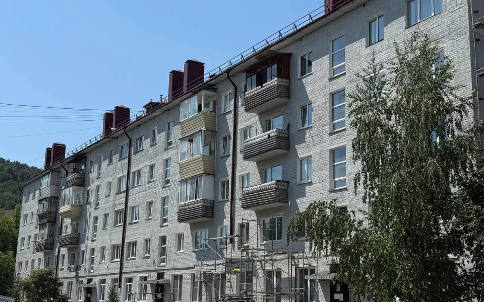 В Республике Алтай продолжается капремонт многоквартирных домов