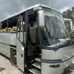 Жертвой удара по автобусу с детьми стала беременная супруга футбольного тренера