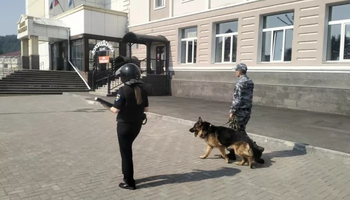 В судах Республики Алтай прошла эвакуация из-за сообщений о минировании