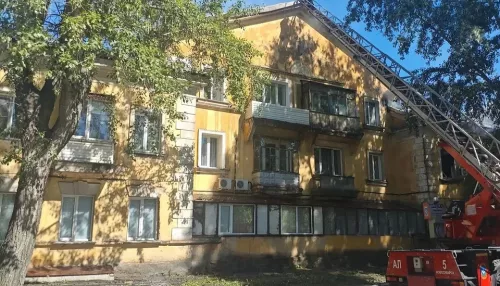 Взрыв газа в жилом доме Новосибирска: пострадали люди, огонь охватил 600 квадратов