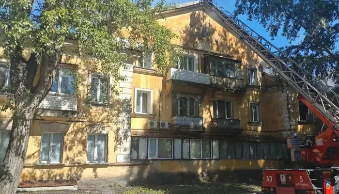 Взрыв газа в жилом доме Новосибирска: пострадали люди, огонь охватил 600 квадратов